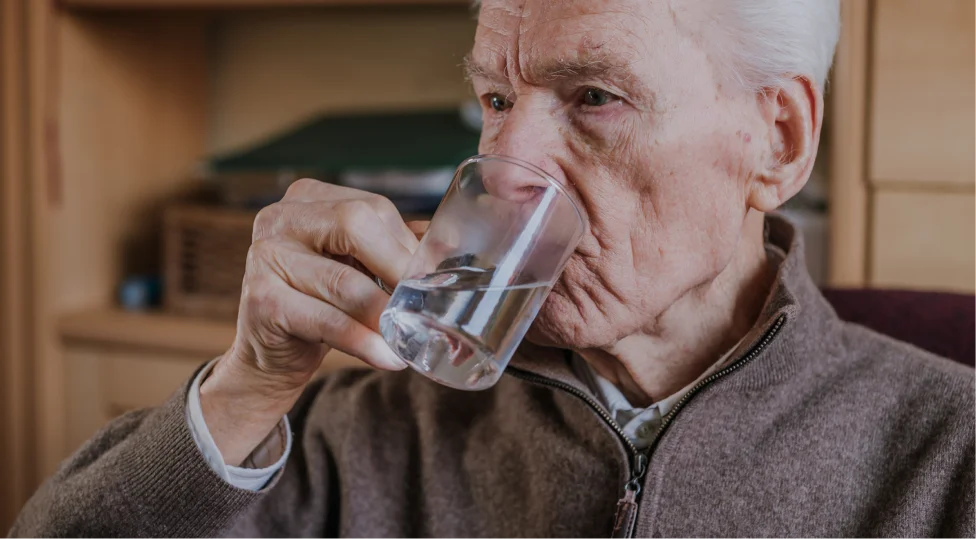 Cómo saber si un adulto mayor está deshidratado